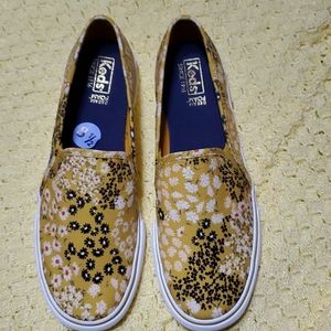 Womens shoes size 8.5